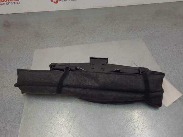 LDV DELIVER 9 07/2020-2024 JACK/TOOL KIT COMPLETE - Image 2