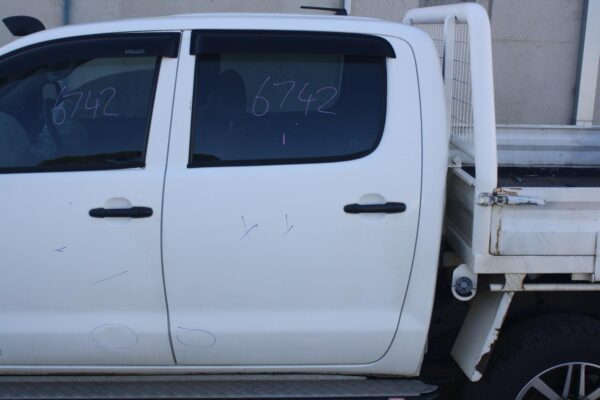 TOYOTA HILUX 03/2005-08/2015 LOWER LEFT REAR DOOR HINGE/RUNNER - Image 21
