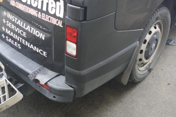 RENAULT TRAFIC X82 01/2015-2024 RIGHT TAILLIGHT UPPER FILLER PANEL W/ WASHER JET - Image 11