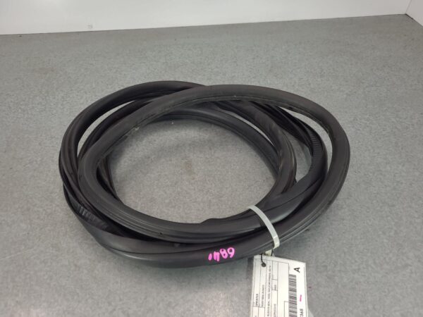 MERCEDES BENZ SPRINTER VS30 05/2018-2024 LEFT FRONT RUBBER SEAL - Image 13