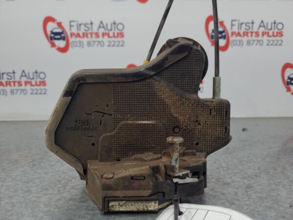 TOYOTA HILUX 02/2005-08/2015 LOCK MECHANISM RIGHT REAR DOOR POWER - Image 2