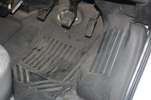 FORD TRANSIT VH-VJ 10/2000-08/2006 SLIDING DOOR FLOOR TRIM - Image 11