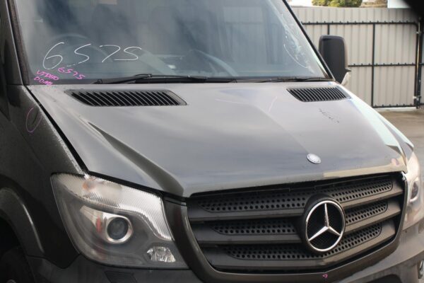 MERCEDES BENZ SPRINTER 10/2006-04/2018 RIGHT HEADLAMP WASHER AND BRACKET ASSY - Image 11