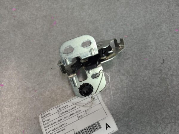 LDV DELIVER 9 07/2020-2024 LOCK MECHANISM RIGHT BARN DOOR UPPER - Image 4