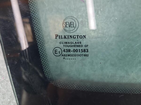 FIAT DUCATO 11/2006-2024 RIGHT FRONT 1/4 DOOR GLASS VAN - Image 2