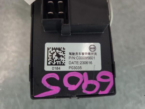 LDV DELIVER 9 07/2020-2024 RIGHT FRONT POWER WINDOW MASTER SWITCH - Image 3