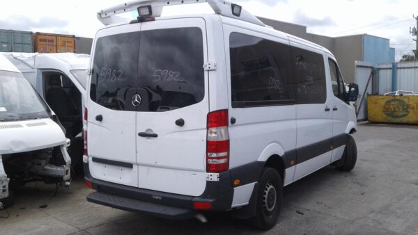 MERCEDES BENZ SPRINTER 10/2006-04/2018 LEFT BLIND SPOT SENSOR AND BRACKET - Image 8