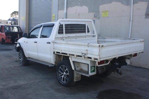 TOYOTA HILUX 09/2011-08/2015 BODY SEAL RUBBER LEFT FRONT DOOR - Image 4