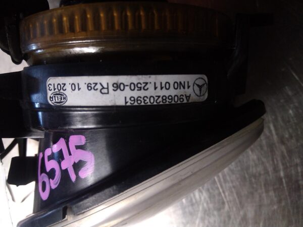 MERCEDES BENZ SPRINTER NCV3 10/2013-04/2018 RIGHT BUMPER FOGLAMP - Image 2