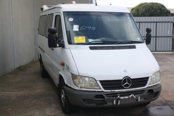 MERCEDES BENZ SPRINTER 02/1998-10/2006 FRONT PANEL RIGHT HEADLIGHT SURROUND - Image 19