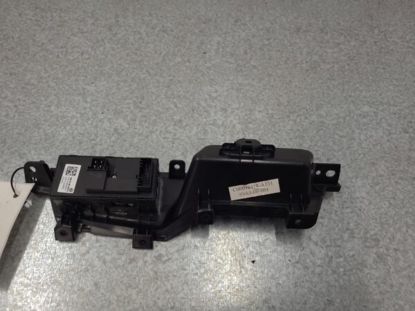 LDV DELIVER 9 07/2020-ON POWER WINDOW RIGHT FRONT MASTER SWITCH - Image 11