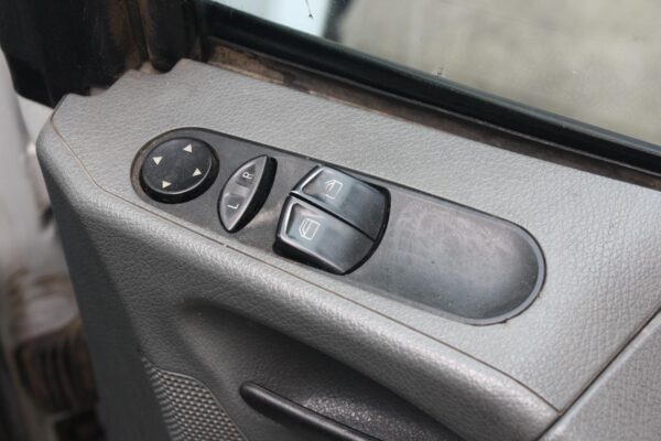 MERCEDES BENZ VITO 05/2004-01/2011 RIGHT FRONT DOOR ECU - Image 41