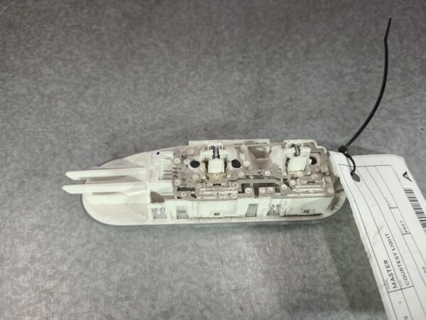 RENAULT MASTER X62 09/2011-ON COURTESY LIGHT - Image 14