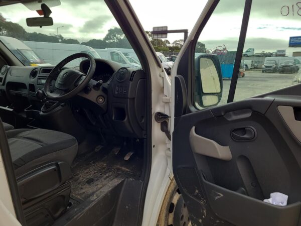 RENAULT MASTER X62 09/2011-2024 RIGHT FRONT RUBBER SEAL - Image 22