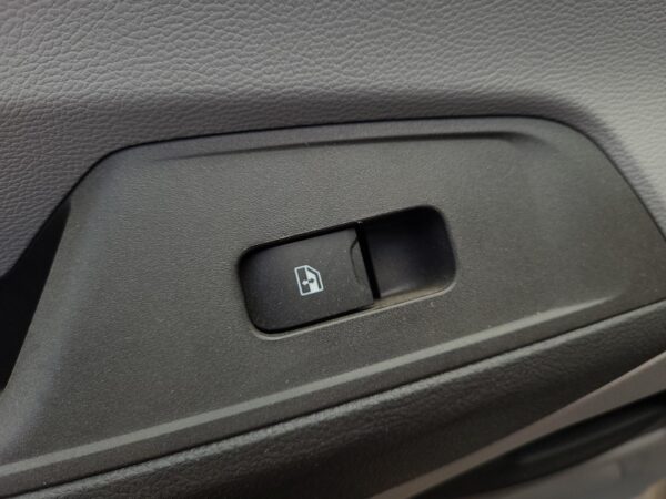 LDV DELIVER 9 07/2020-ON LEFT FRONT DOOR TRIM - Image 12