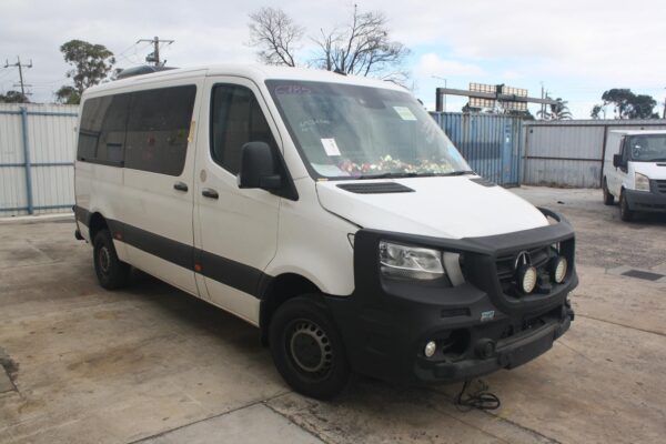 MERCEDES BENZ SPRINTER VS30 05/2018-2024 RADIATOR AUTOMATIC T/M 3.0L DIESEL RWD - Image 6