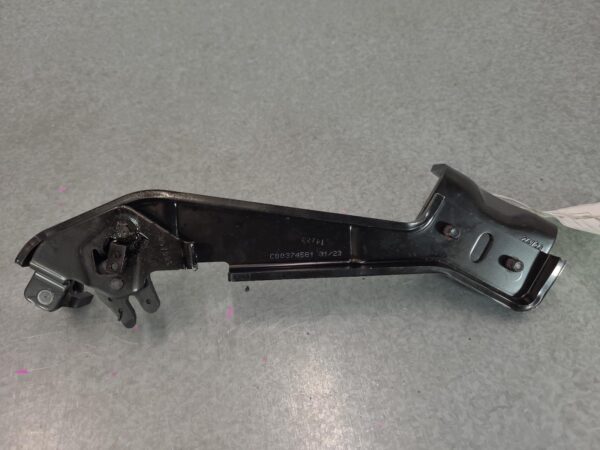 LDV DELIVER 9 07/2020-2024 LOWER LEFT SLIDING DOOR RUNNER - Image 3