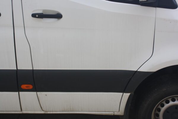 MERCEDES BENZ SPRINTER VS30 05/2018-2024 RIGHT REAR SLIDING DOOR WITH GLASS - Image 16