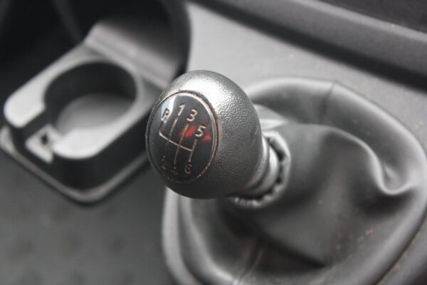 RENAULT TRAFIC X82 01/2015-2024 RIGHT DRIVESHAFT SUPPORT MANUAL T/M FWD - Image 9