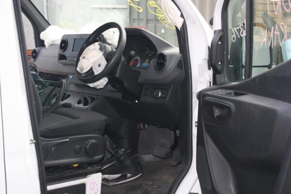 MERCEDES BENZ SPRINTER VS30 05/2018-2024 RIGHT FRONT WINDOW REGULATOR/MOTOR - Image 9