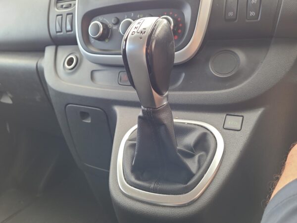 RENAULT MASTER X82 01/2015-ON RIGHT FRONT RUBBER SEAL - Image 32