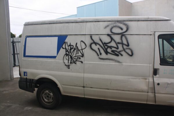 FORD TRANSIT VH-VJ 10/2000-08/2006 RIGHT FRONT DOOR WINDOW - Image 9