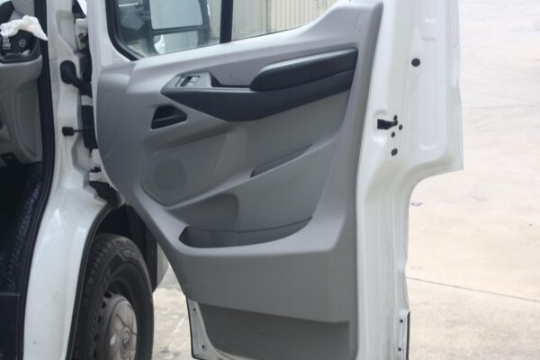 LDV DELIVER 9 07/2020-ON POWER WINDOW RIGHT FRONT MASTER SWITCH - Image 43