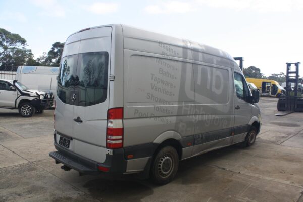 MERCEDES BENZ SPRINTER NCV3 10/2006-04/2018 LEFT FRONT DOOR VAN - Image 4