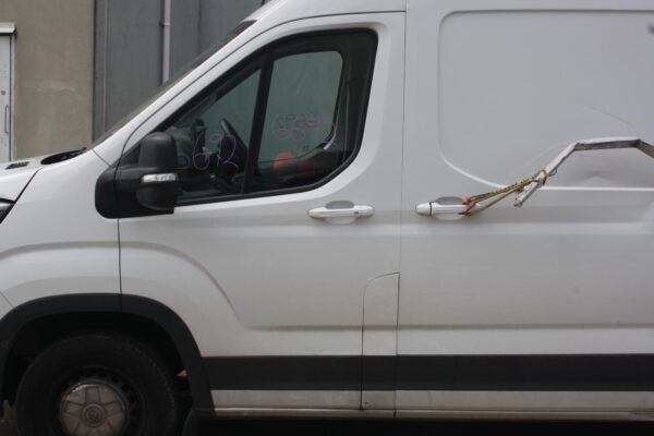 LDV DELIVER 9 07/2020-2024 UPPER LEFT SLIDING DOOR RUNNER - Image 8