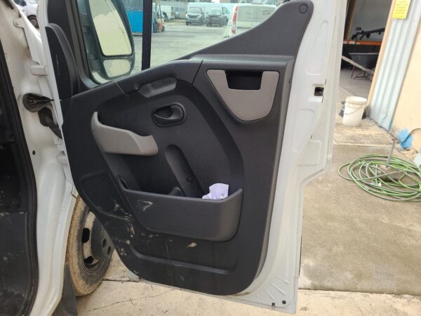 RENAULT MASTER X62 09/2011-2024 RIGHT FRONT RUBBER SEAL - Image 12