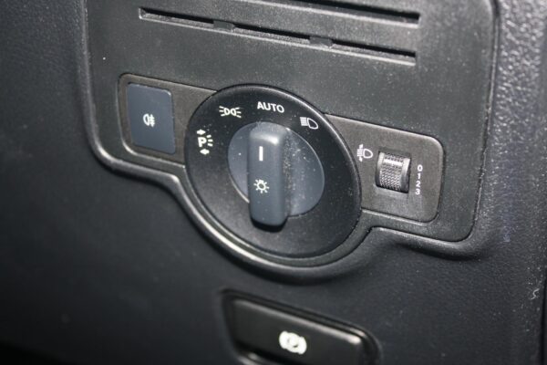 MERCEDES BENZ VITO 447 03/2015-2024 TRIM PANEL OUTER DASH VENTS CIRCULAR TYPE - Image 11