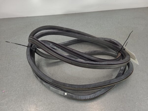 MERCEDES BENZ SPRINTER NCV3 10/2006-04/2018 RIGHT SLIDING DOOR RUBBER SEAL - Image 4