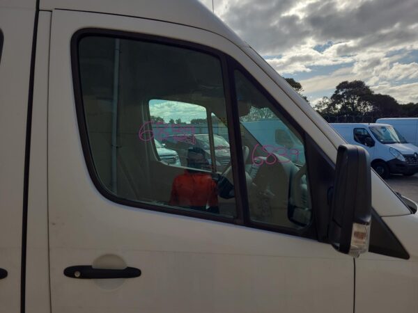 MERCEDES BENZ SPRINTER 10/2006-04/2018 UPPER RIGHT SLIDING DOOR ROLLER VAN - Image 10