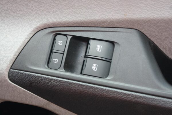 LDV DELIVER 9 07/2020-ON POWER WINDOW RIGHT FRONT MASTER SWITCH - Image 48