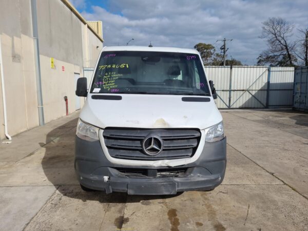 MERCEDES BENZ SPRINTER VS30 05/2018-2024 COURTESY LIGHT - Image 8