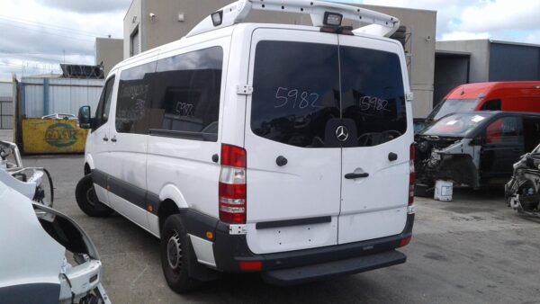 MERCEDES BENZ SPRINTER 10/2006-04/2018 RIGHT BLIND SPOT SENSOR & BRACKET - Image 7