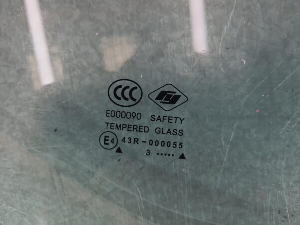 LDV DELIVER 9 07/2020-2024 RIGHT FRONT DOOR WINDOW - Image 2