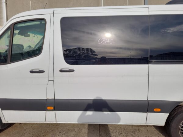 MERCEDES BENZ SPRINTER VS30 05/2018-2024 LEFT FRONT RUBBER SEAL - Image 18