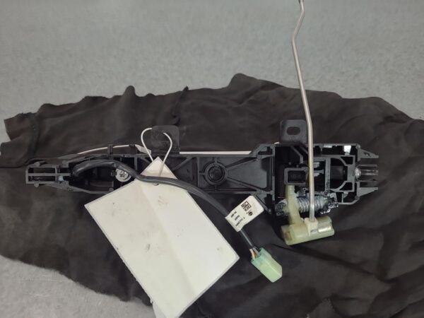 LDV DELIVER 9 07/2020-2024 DOOR HANDLE OUTER LEFT FRONT COLOUR CODED - Image 4