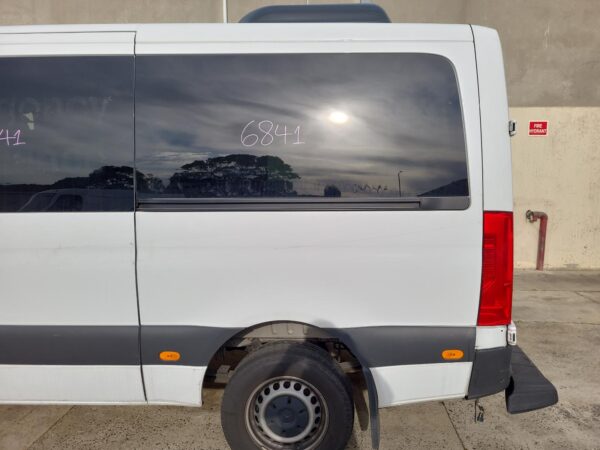 MERCEDES BENZ SPRINTER VS30 05/2018-2024 LEFT FRONT RUBBER SEAL - Image 17