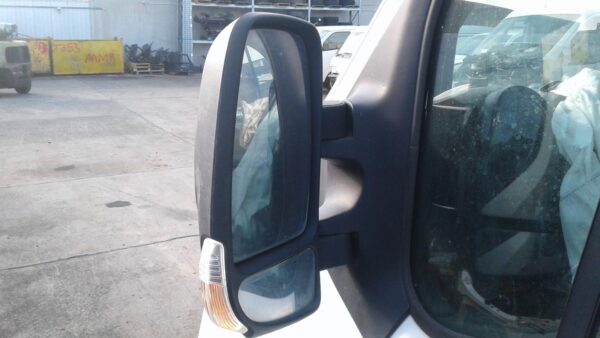 RENAULT MASTER X62 09/2011-2024 REAR BUMPER BAR NON PARK SENSOR TYPE - Image 9