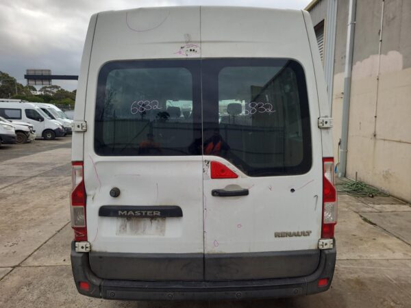 RENAULT MASTER X62 09/2011-2024 RIGHT BARN DOOR GLASS VAN - Image 8