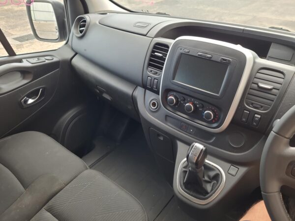 RENAULT MASTER X82 01/2015-ON RIGHT FRONT RUBBER SEAL - Image 28