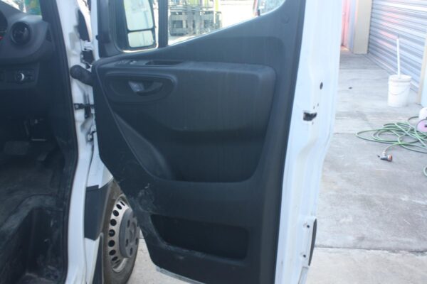 MERCEDES BENZ SPRINTER VS30 05/2018-ON RIGHT LOWER FRONT DOOR HINGE/RUNNER - Image 50