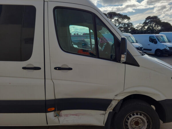 MERCEDES BENZ SPRINTER 10/2006-04/2018 UPPER RIGHT SLIDING DOOR ROLLER VAN - Image 53