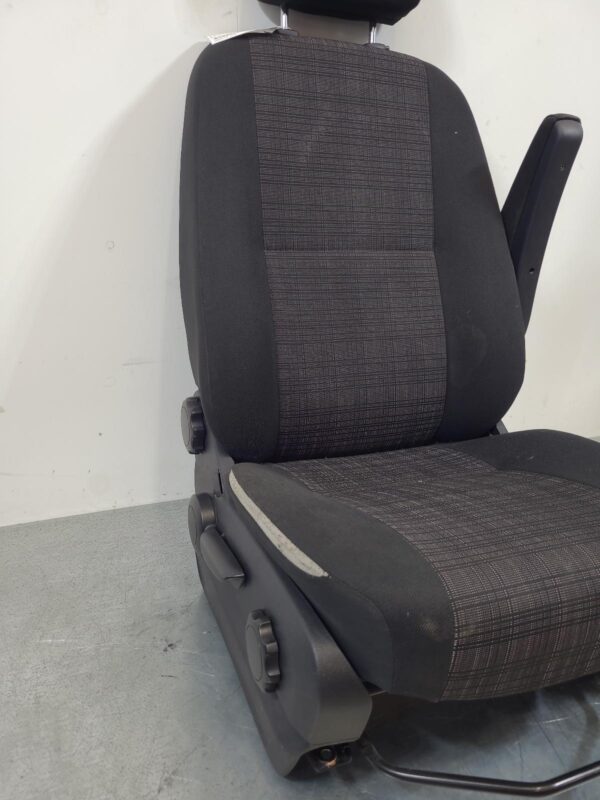 MERCEDES BENZ SPRINTER NCV3 10/2006-04/2018 FRONT SEAT RIGHT FRONT STANDARD TYPE - Image 4