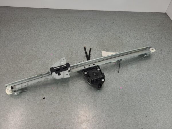 LDV DELIVER 9 07/2020-2024 RIGHT FRONT DOOR REGULATOR ASSEMBLY - Image 14