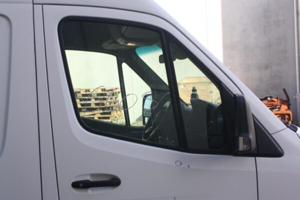 MERCEDES BENZ SPRINTER VS30 05/2018-2024 LEFT FRONT DOOR MOULDING - Image 8