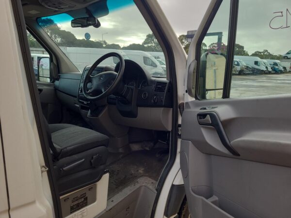 MERCEDES BENZ SPRINTER NCV3 01/2012-04/2018 INSTRUMENT CLUSTER DIESEL AUTO T/M - Image 9
