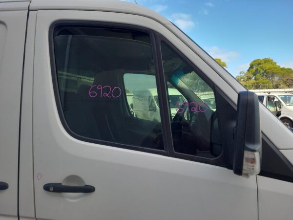 MERCEDES BENZ SPRINTER NCV3 10/2006-04/2018 RIGHT REAR DOOR SHELL ONLY LOW ROOF - Image 34